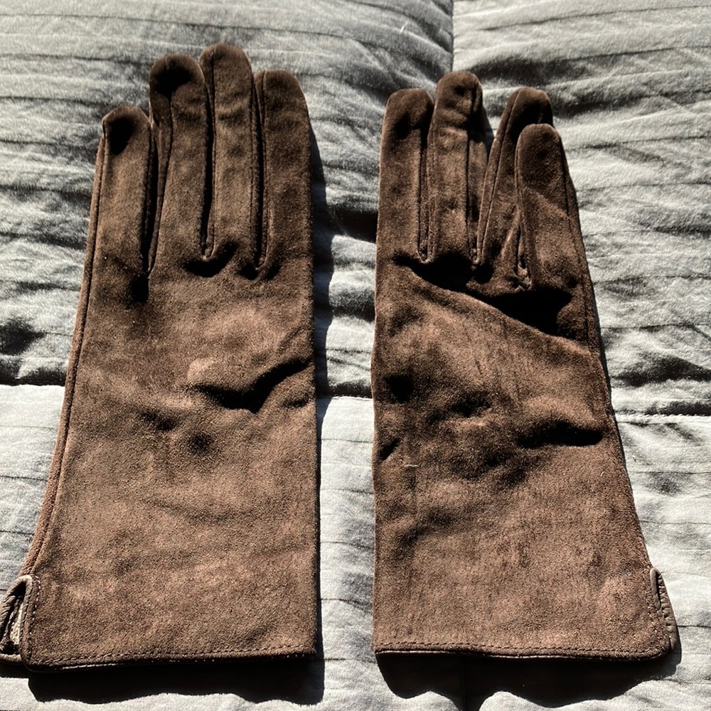 NWOT Lovely Brown Suede Gloves, size L
